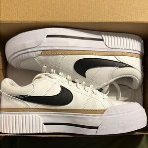 Nike - Legacy Lift - womens